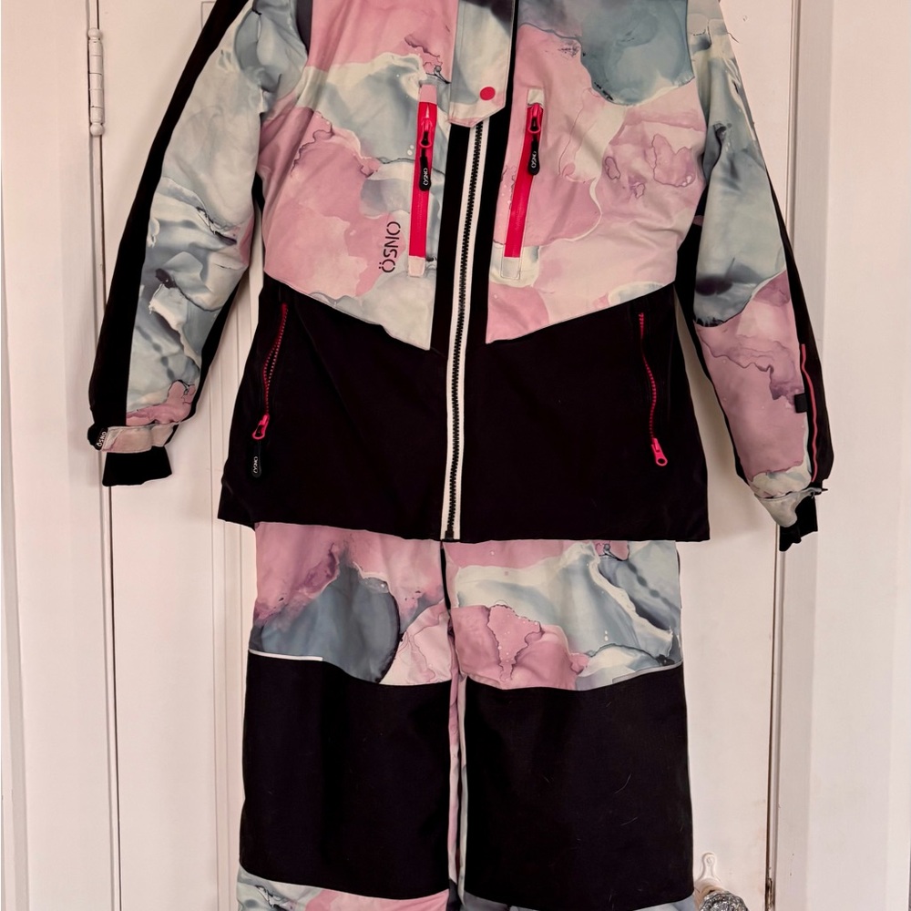 Osno luxury snowsuit brand from Quebec.  This set is for 12 year old.